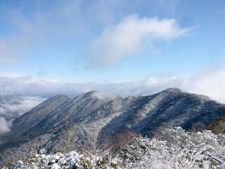 安駄山へ続く稜線