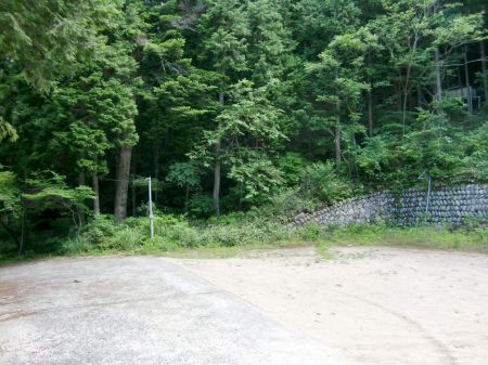 石ヶ谷荘登山口