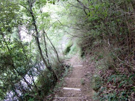 中野津村登山口