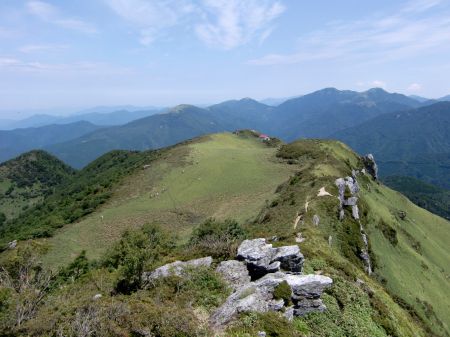 剣山とジロウギュウ