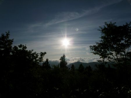 雲海に浮かぶ朝日