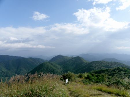 東鳳翩山