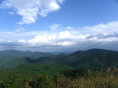 東鳳翩山