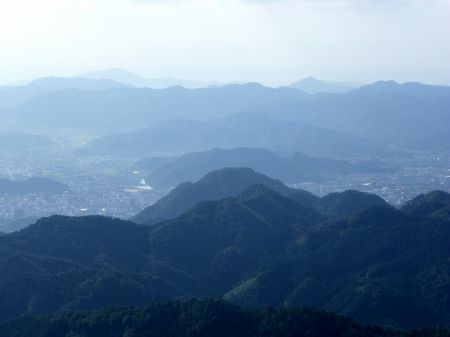 東鳳翩山