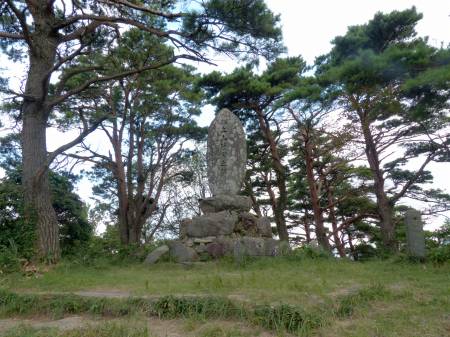 船上山行宮の碑