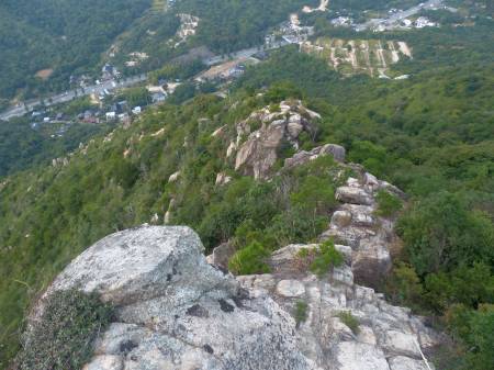 岩尾根ルートを見下ろす