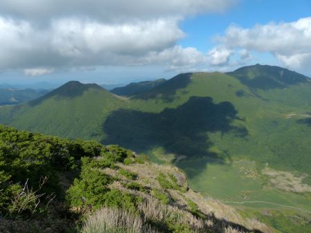 平治岳、大船山を望む