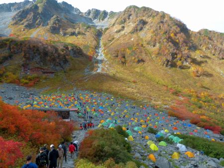 涸沢カールのテント場