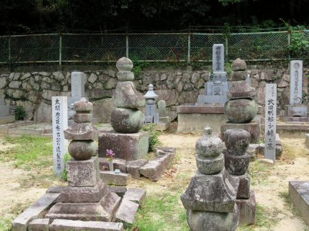 豊臣秀吉の遺髪の墓