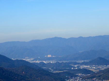 東鳳翩山