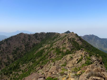 八巻山