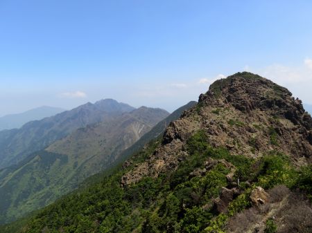 八巻山