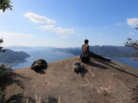 岩登り途中で一休み