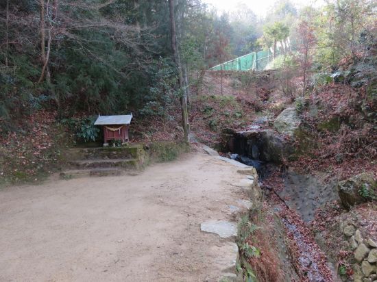 滝の谷馬頭神社