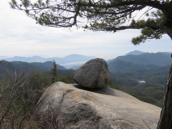 好展望のおむすび岩