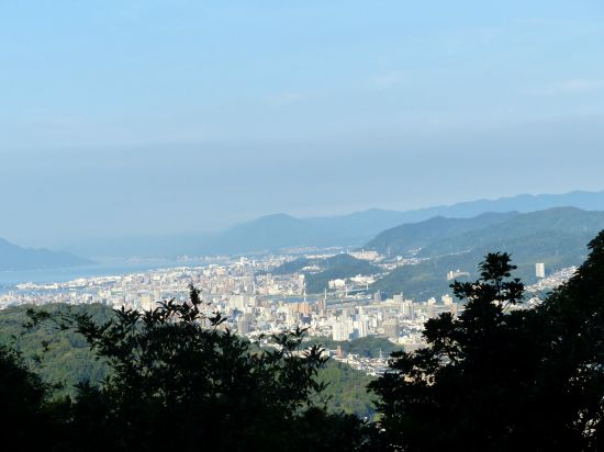 松笠山