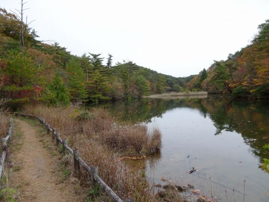 ベニマンサク湖