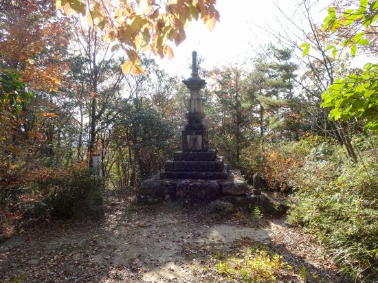 三界萬霊宝篋印塔