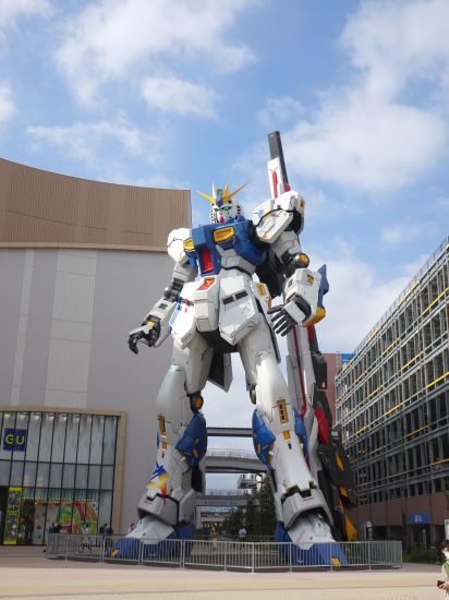ガンダム立像
