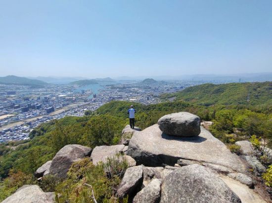 地獄岩の先端へ！