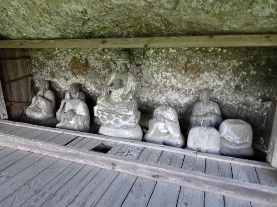 石造観音菩薩像