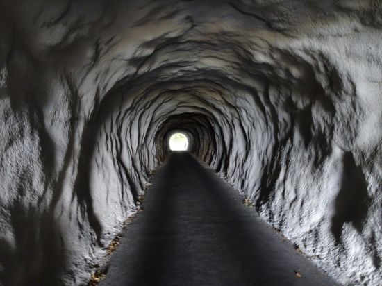 トンネル