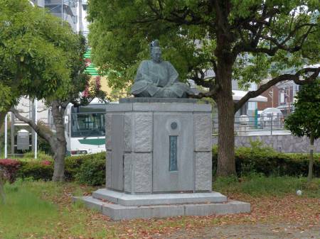 小早川隆景公之像