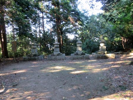 織田信雄公四代供養塔