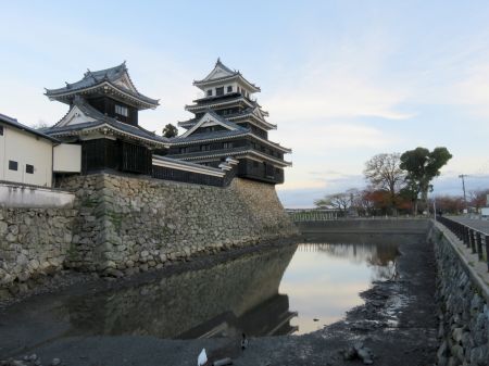 薬研堀越しに天主閣！