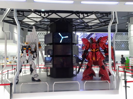 ガンダムとサザビー